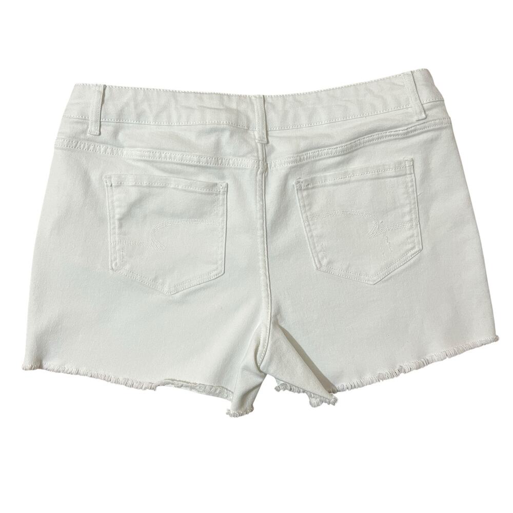 Time & True (14) White Slightly Distressed 5 Pocket Cut Off Shorts - Picture 3 of 8